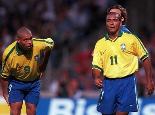 目中再添佳 目中再添佳