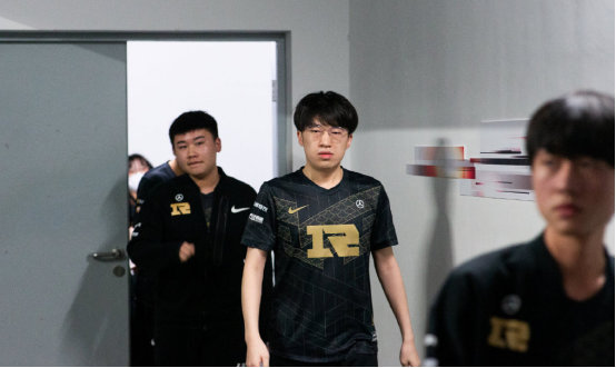 拼中做出 拼中做出